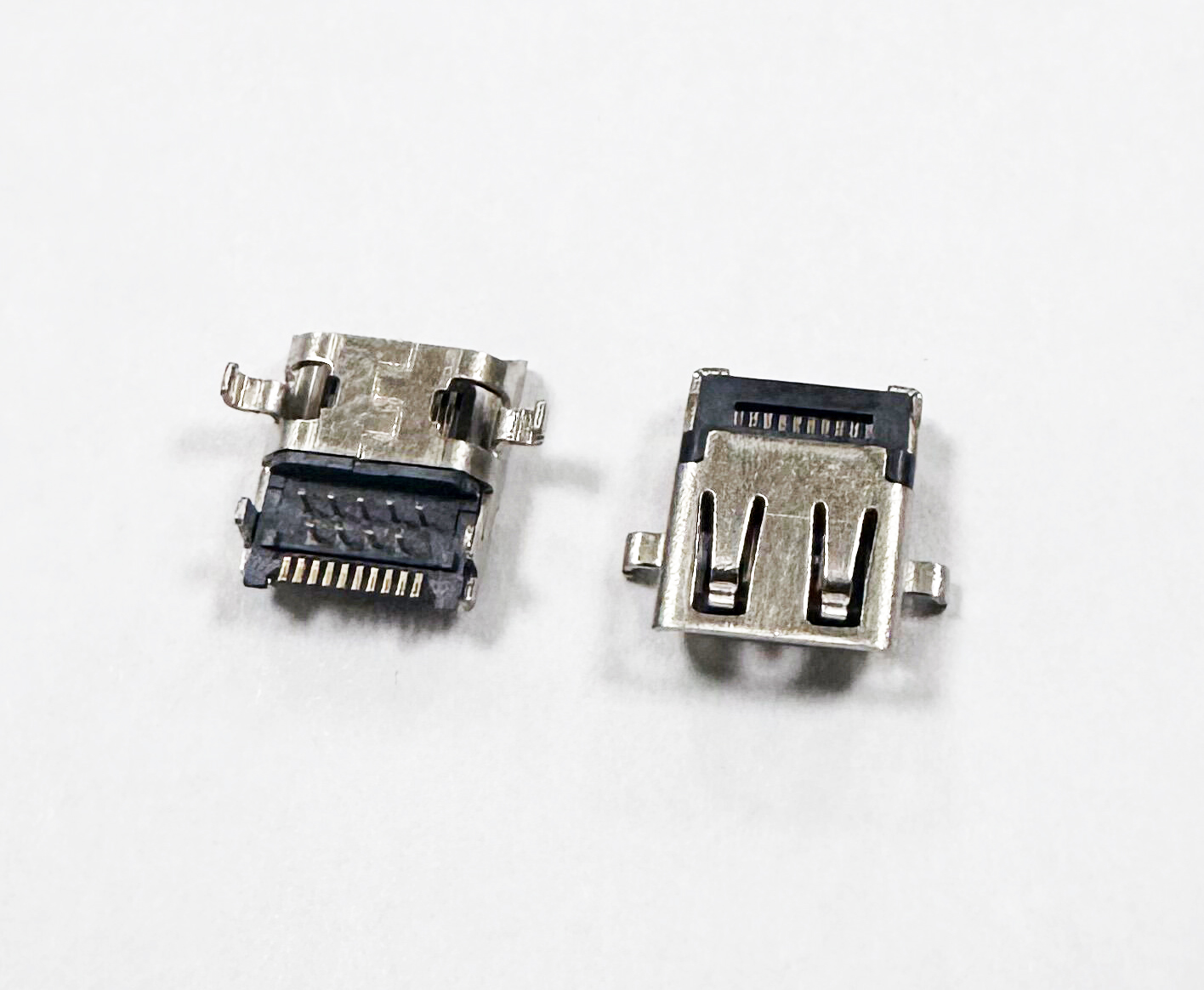 HDMI® D TYPE 沉板；壳子DIP斜口；端子DIP+SMT母座；CH=0.85  XK-002T0.6-19P